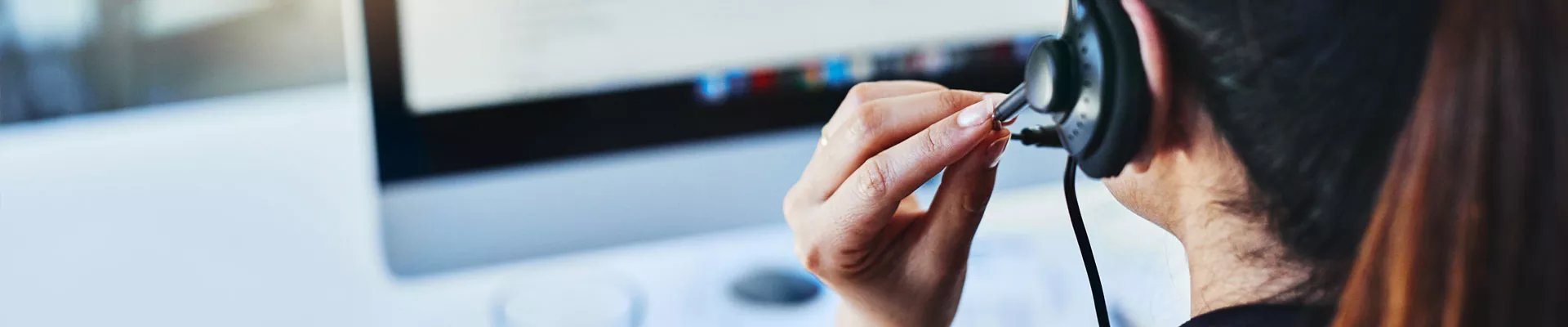 Liên hệ với chúng tôi