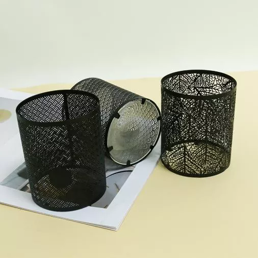 Điều gì làm cho một người giữ nến kim loại đen trở thành lựa chọn cho phong cách và chức năng?