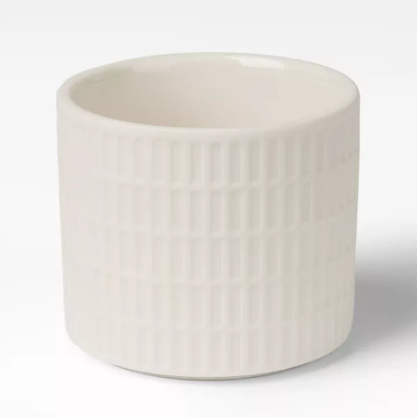 Đế nến bằng gốm có họa tiết dạng lưới màu trắng sữa Đế nến bằng gốm có họa tiết dạng lưới màu trắng sữa
